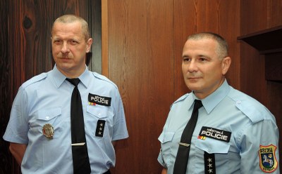 J. Polášek (vlevo) a R. Konečný, ocenění strážníci MPO. Foto: J. Urban