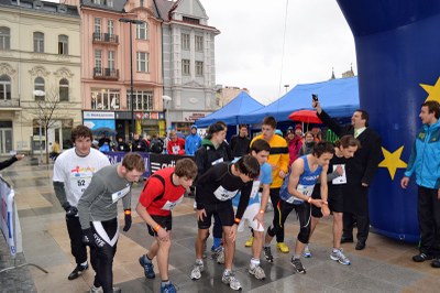 FOTO: Náměstek primátora Martin Štěpánek startérem Juniorského maratonu