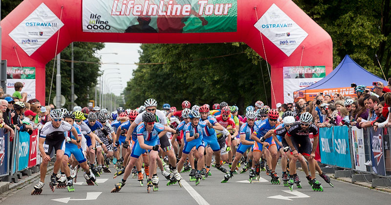 Start závodu Světového poháru v inline bruslení na Hlavní třídě v Porubě. Foto: archiv
