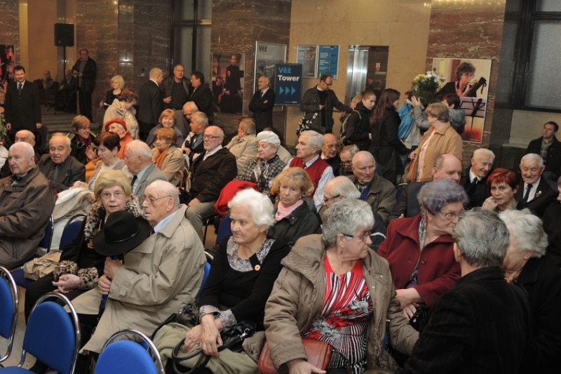 Účastníci setkání k 25. výročí 17. listopadu 1989.