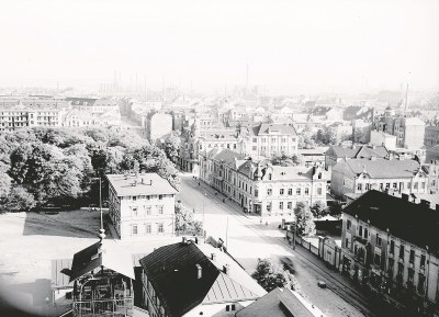 Vpravo dole objekt zasílatelské firmy Hanke, v němž byl po válce zřízen internační tábor pro Němce a osoby podezřelé ze zrady a kolaborace za protektorátu. Foto: AMO