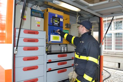 Hasič při obsluze techniky. Ilustrační foto. Autor: MMO