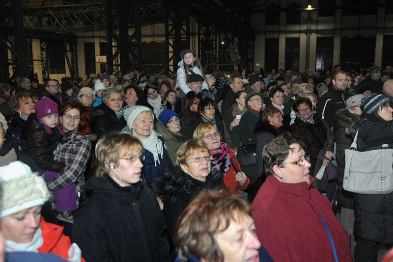 Venku vítr a mráz, v Trojhalí útulno. 