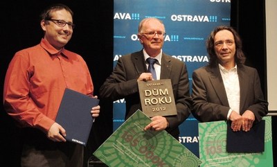 Předseda zájmového sdružení právnických osob Dolní Vítkovice Jiří Michálek s bronzovou plaketou.