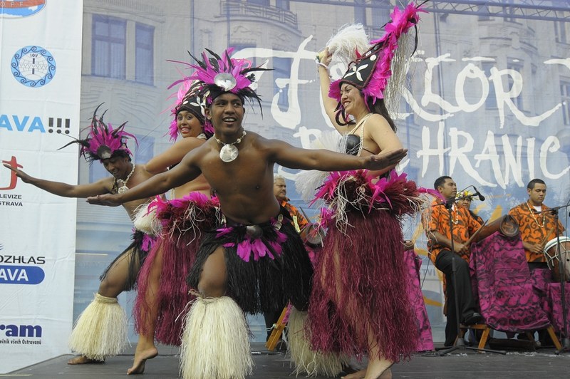 ...dokonce až z dalekých Cookových ostrovů