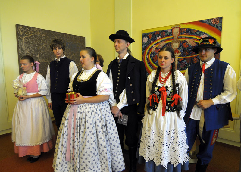 Snímky z přijetí folkloristů v Radnici města Ostravy i z vystoupení souborů na Jiráskově náměstí: Jiří Urban