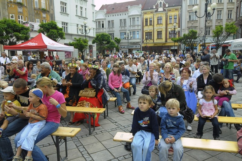 Folklor si našel své příznivce i v pondělí odpoledne