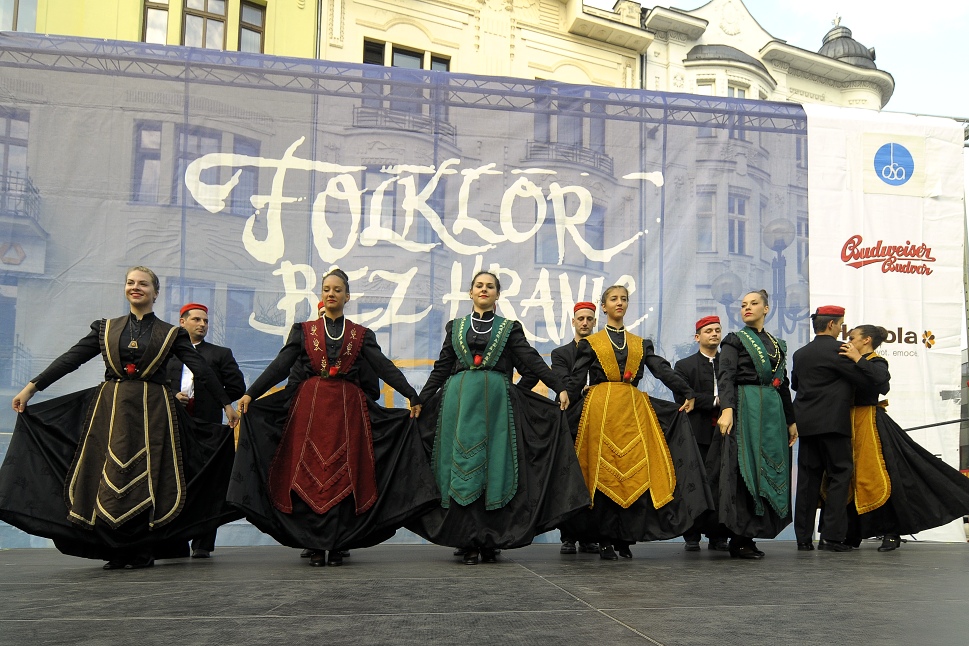 Melodie a hlavně tanec sbližuje národy