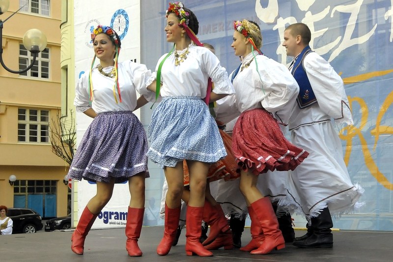 Na náměstí se představily zahraniční soubory