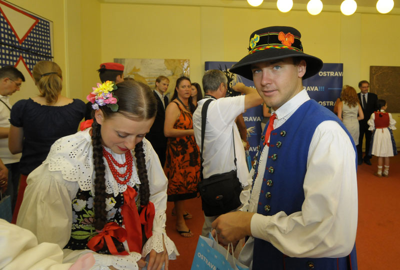 V radnici byli přijati zástupci různých souborů festivalu