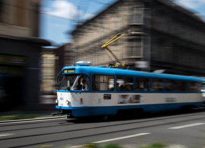Tramvaj z roku 1965 již nejezdí ostravskými ulicemi. Své nové místo našla v Dolní oblasti Vítkovice. Foto: Lukáš Kaboň, 