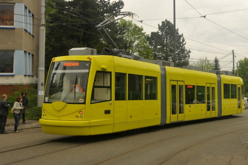 INEKON 121-TRIO Seattle First Hill Streetcar.