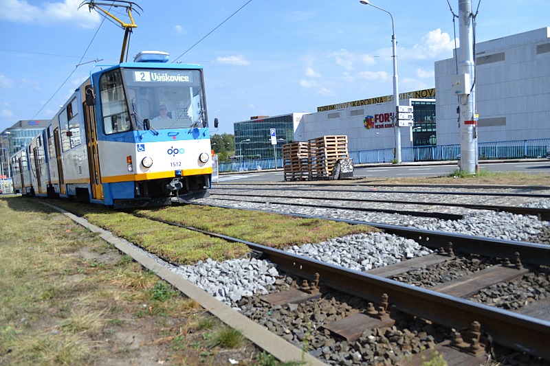 Tramvaj vyjíždí z úseku s absorbérem. Foto: René Stejskal 