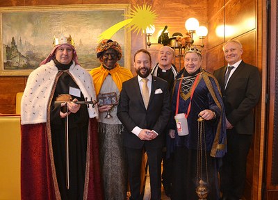 Tři králové s primátorem Tomášem Macurou a náměstkem Zbyňkem Pražákem. Foto: René Stejskal 