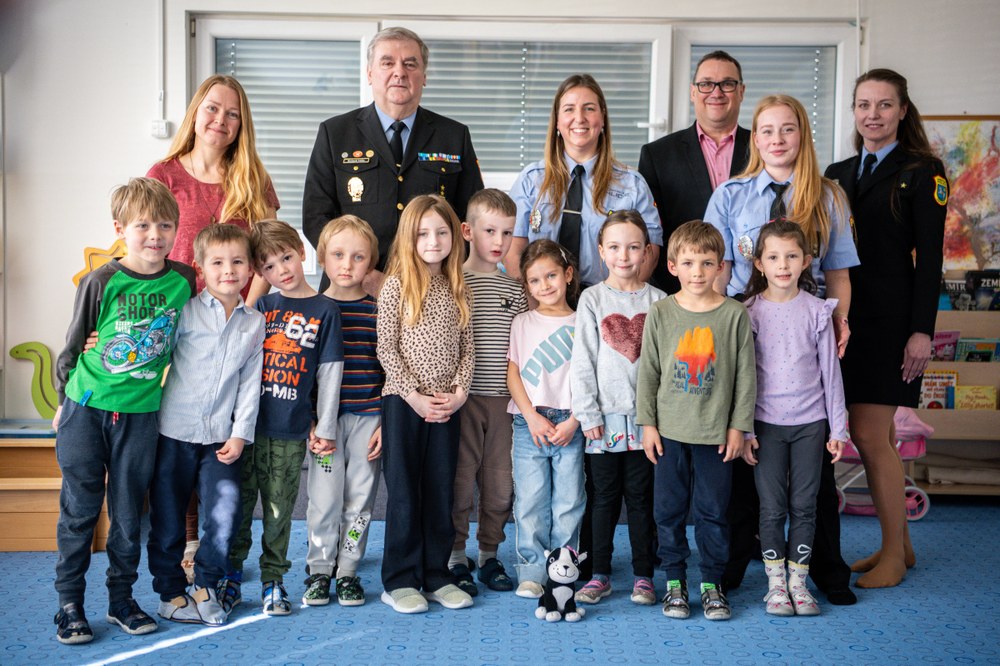 Úsilí preventistů podporuje také ostravský primátor Jan Dohnal (třetí stojící vzadu zprava)