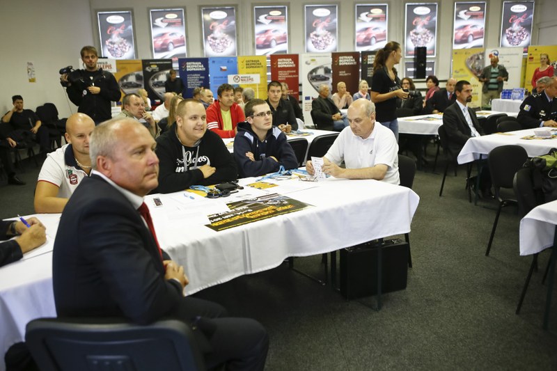 Řidiči si mohou otestovat řízení za extrémních situací a podmínek...