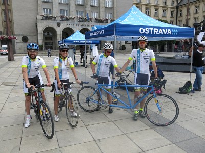 FOTO: Ostravský tým při startu domácí časovky. Snímky A. Vojkovská