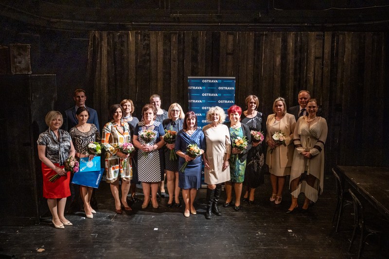 U příležitosti Dne učitelů Ostrava znovu ocenila pracovníky školských zařízení U příležitosti Dne učitelů Ostrava znovu ocenila pracovníky školských zařízení