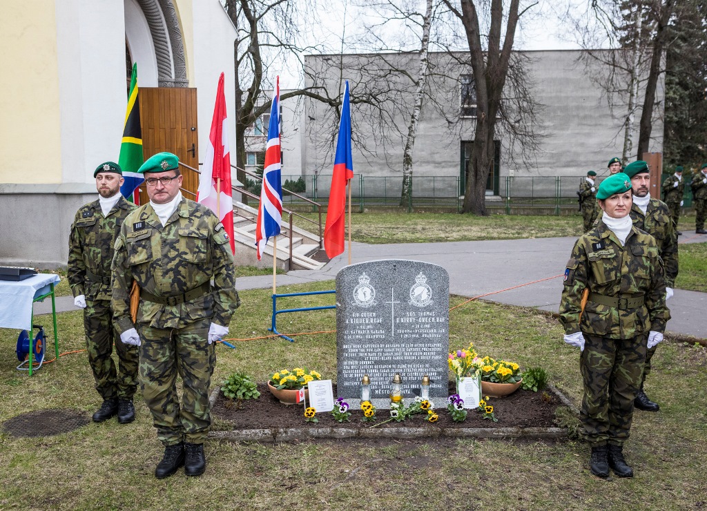 Památník letců u kostela v Hrabůvce. Foto: Jiří Zerzoň Památník letců u kostela v Hrabůvce. Foto: Jiří Zerzoň
