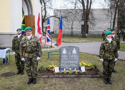 Památník letců u kostela v Hrabůvce. Foto: Jiří Zerzoň