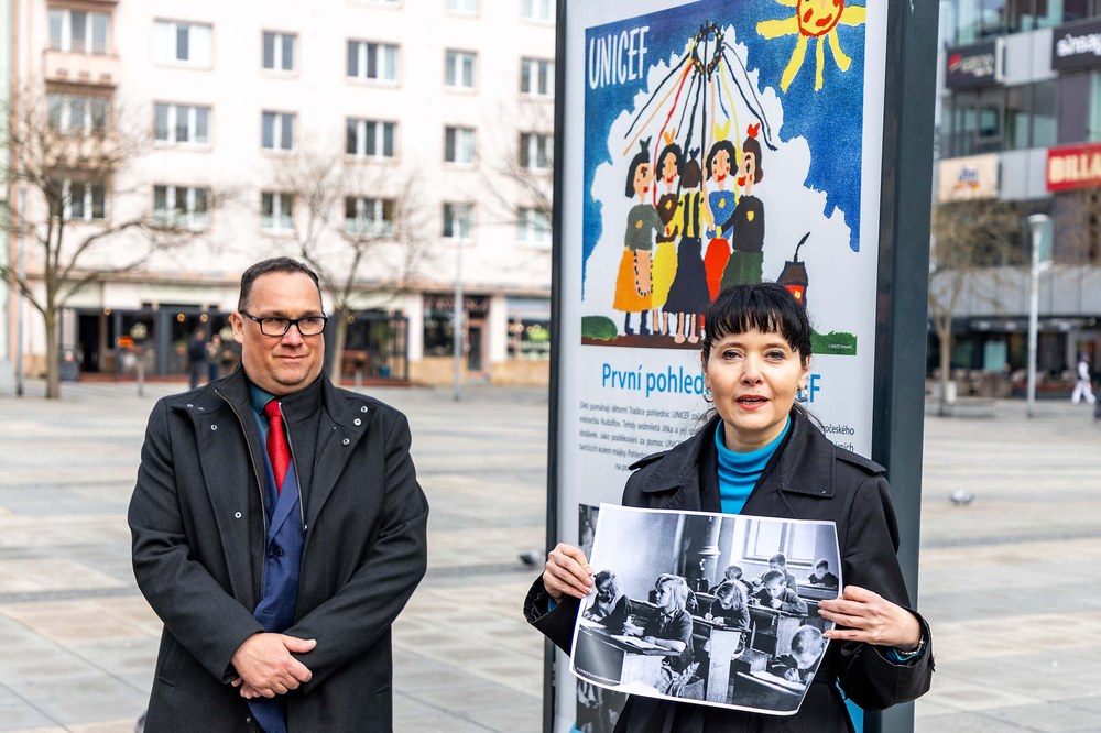 Slavnostní zahájení výstavy za účasti výkonné ředitelky UNICEF ČR Pavly Gomba a ostravského primátora Jana Dohnala. Foto: Vladimír Pryček