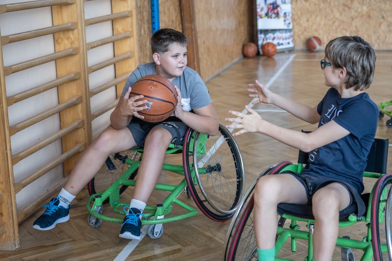 Unikátní vzdělávací program Para tour putuje opět po ostravských školách Unikátní vzdělávací program Para tour putuje opět po ostravských školách