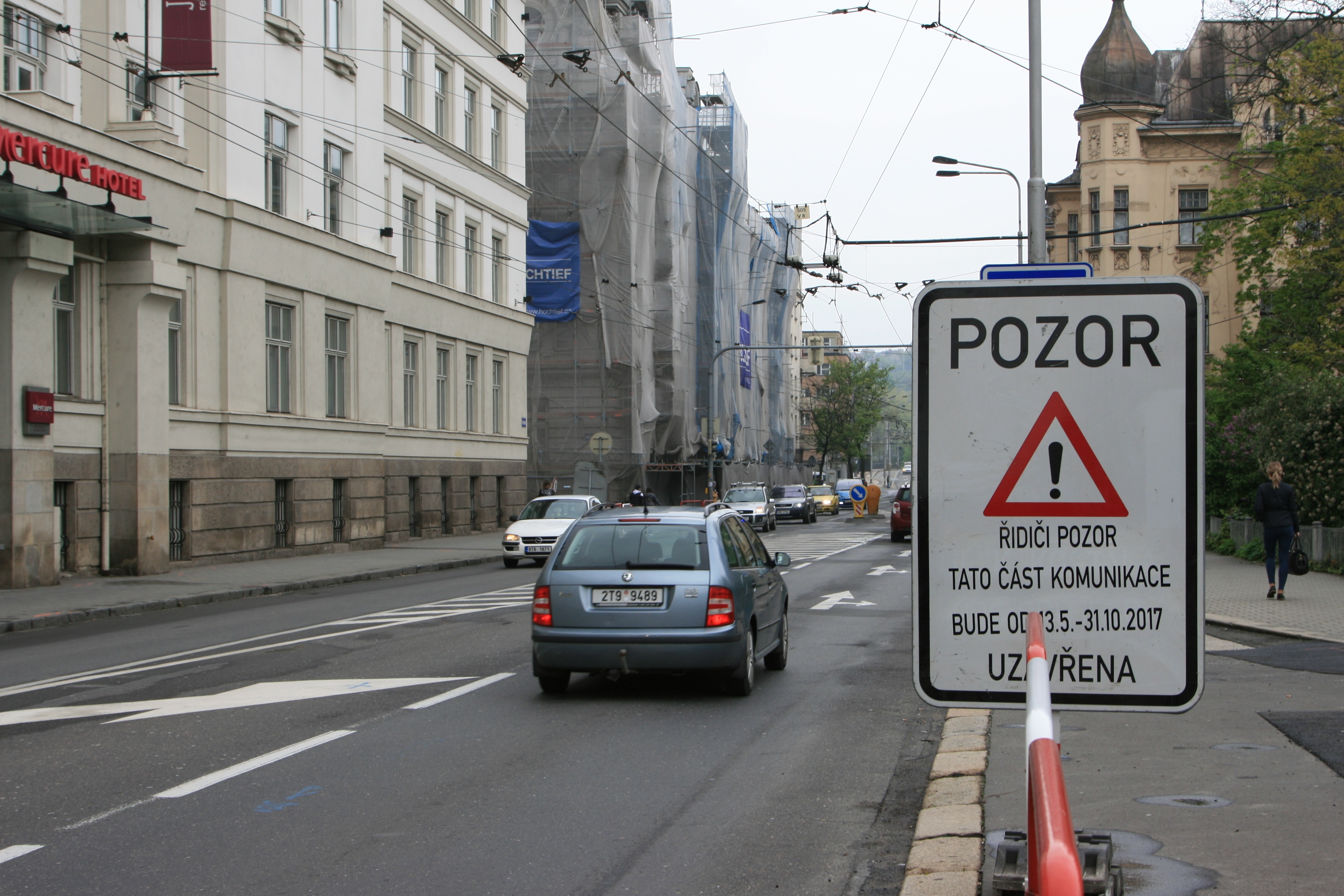 Na připravovanou rekonstrukci ulice upozorňují informační tabule. Foto: B. Krzyžanek  Na připravovanou rekonstrukci ulice upozorňují informační tabule. Foto: B. Krzyžanek