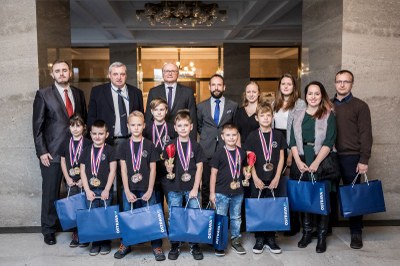 Společné setkání maldých karatistů v Nové radnici. Foto: J. Zerzoň.