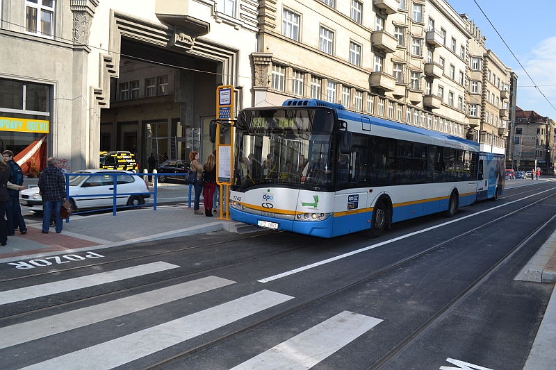 Na nových zastávkách zastavují i autobusy