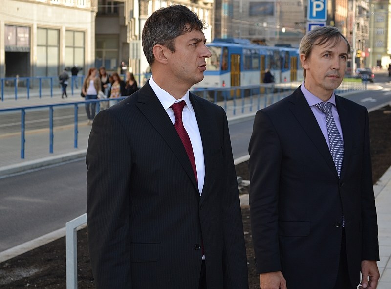 Zleva ředitel DPO R. Kadlučka, náměstek primátora J. Hrabina 