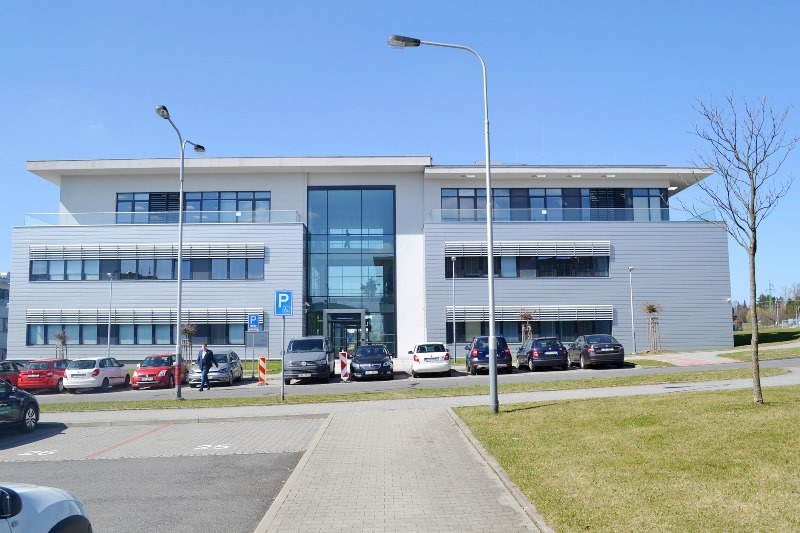 Budova Moravskoslezského inovačního centra, v níž má IT pracoviště společnost Brose CZ. Budova Moravskoslezského inovačního centra, v níž má IT pracoviště společnost Brose CZ.