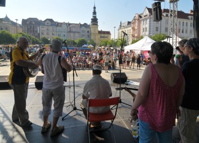 Hraje skupina Mentallika ze spolku Prapos. Foto: J. Urban