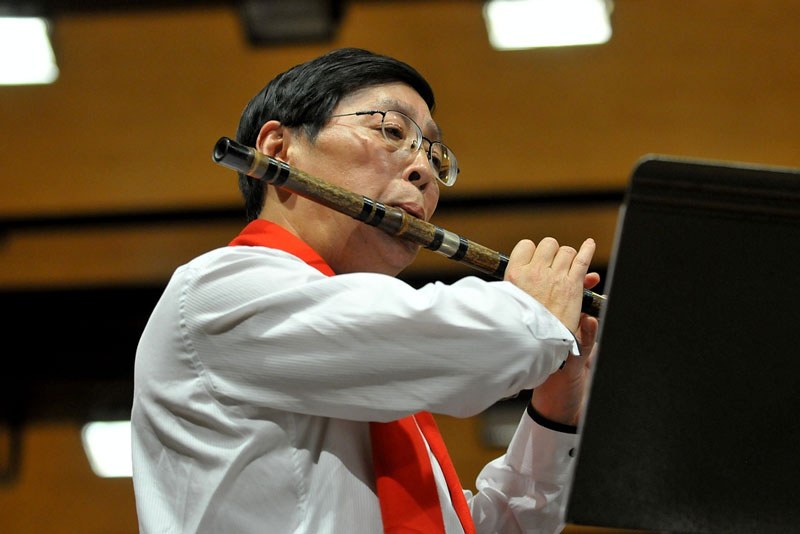 Yanwu Zhang hraje na dizi