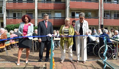 Zahradu otevřeli (zleva) Hana Heráková, Jaroslava Obermaierová a Jaroslava Rovňáková  FOTO: L. Vidlička