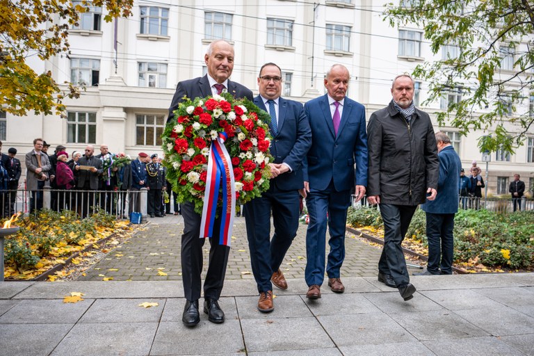 V Husově sadu se konala tradiční připomínka 28. října 