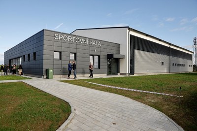 Exteriér nové haly v Krásném Poli. Foto: Jiří Zerzoň