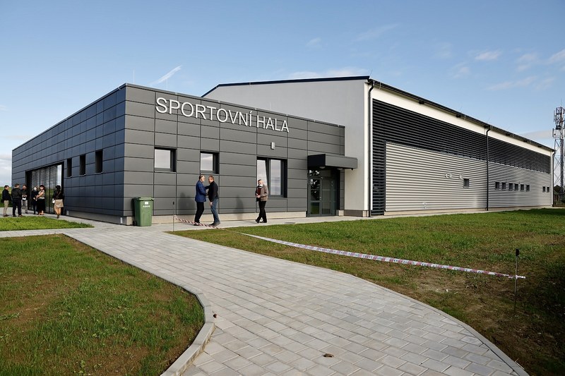 V Krásném Poli mají novou sportovní halu V Krásném Poli mají novou sportovní halu