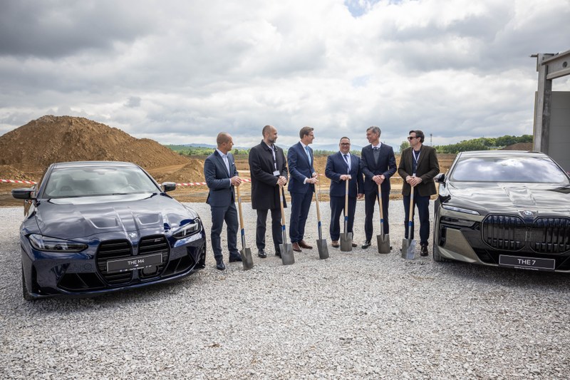 Klíčoví aktéři projektu před symbolickým vysazováním lip