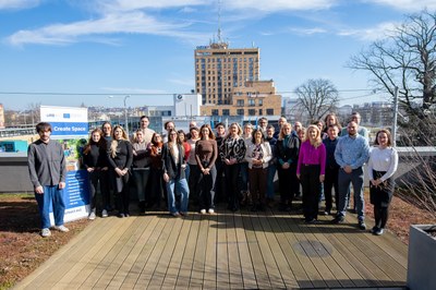 Pracovní setkání k projektu We Create za účasti náměstkyně primátora Lucie Baránkové Vilamové (čtvrtá vepředu zprava). Autor: SteiSi Foto