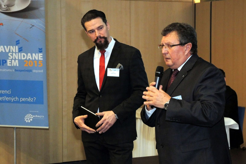 Náměstek primátora pro dopravu I. Hařovský při projevu. 