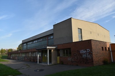 Sportovní hala v Pustkovci před potřebnou rekonstrukcí. Foto: MMO