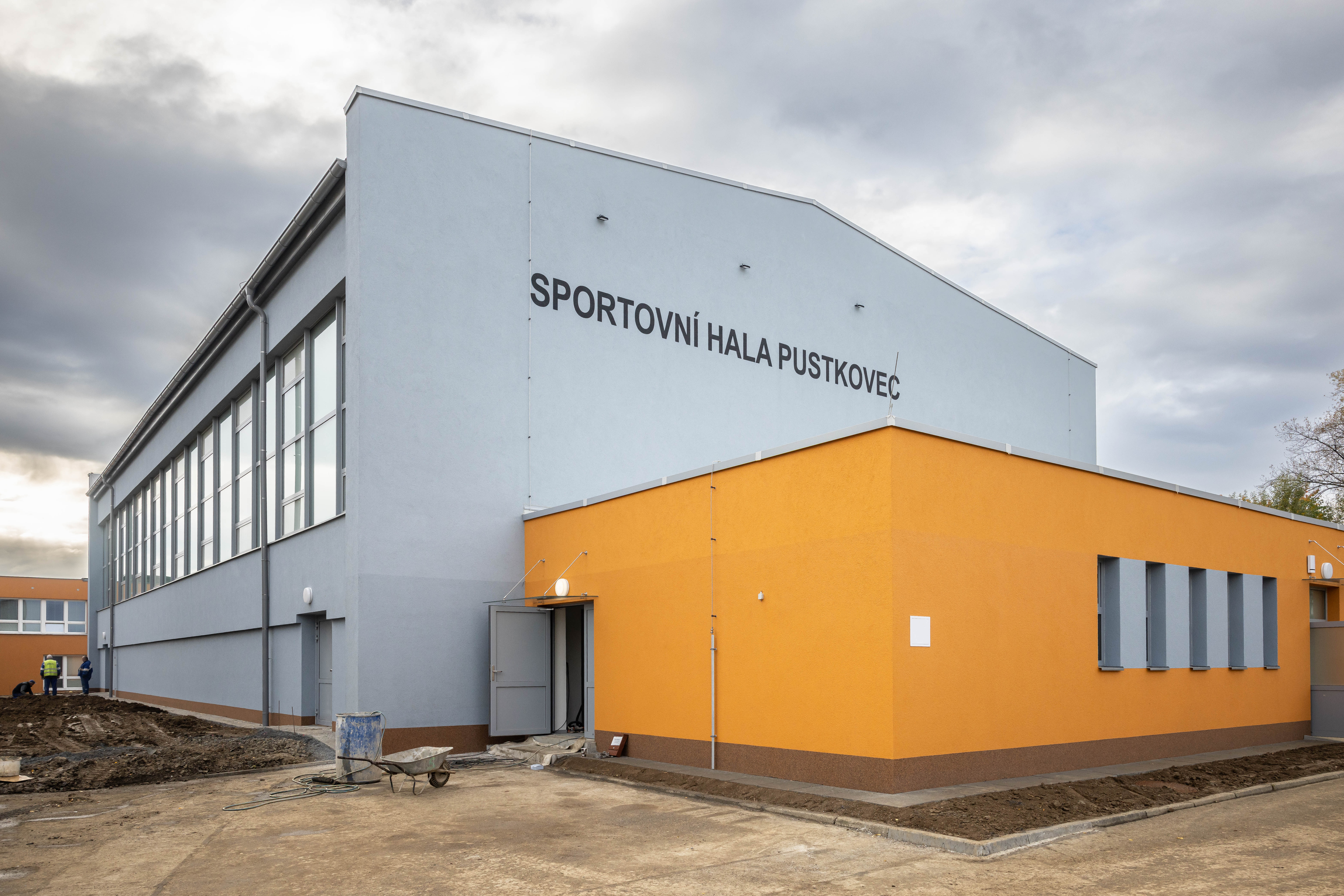 Zrekonstruovaná Sportovní hala Pustkovec. Foto: Jiří Zerzoň