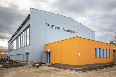 Zrekonstruovaná Sportovní hala Pustkovec. Foto: Jiří Zerzoň