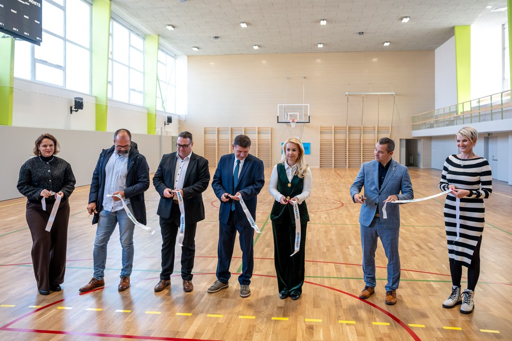 Slavnostní přestřižení pásky za účasti zástupců vedení statutárního města Ostravy a městské části Pustkovec. Foto: Lukáš Kaboň