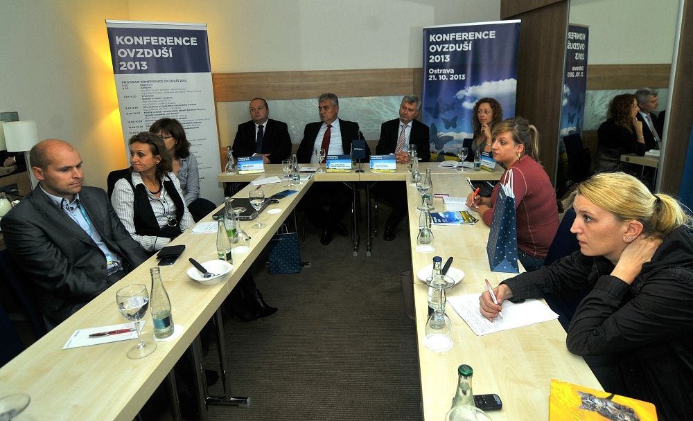 Tisková konference se konala v pauze mezi přednáškami