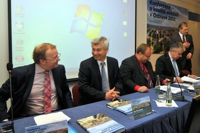 FOTO: zleva - ministr T. Chalupa, primátor P. Kajnar, náměstek hejtmana M. Novák a náměstek primátora D. Madej 