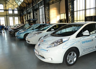 Elektromobily v Trojhalí. Foto: Jiří Zerzoň