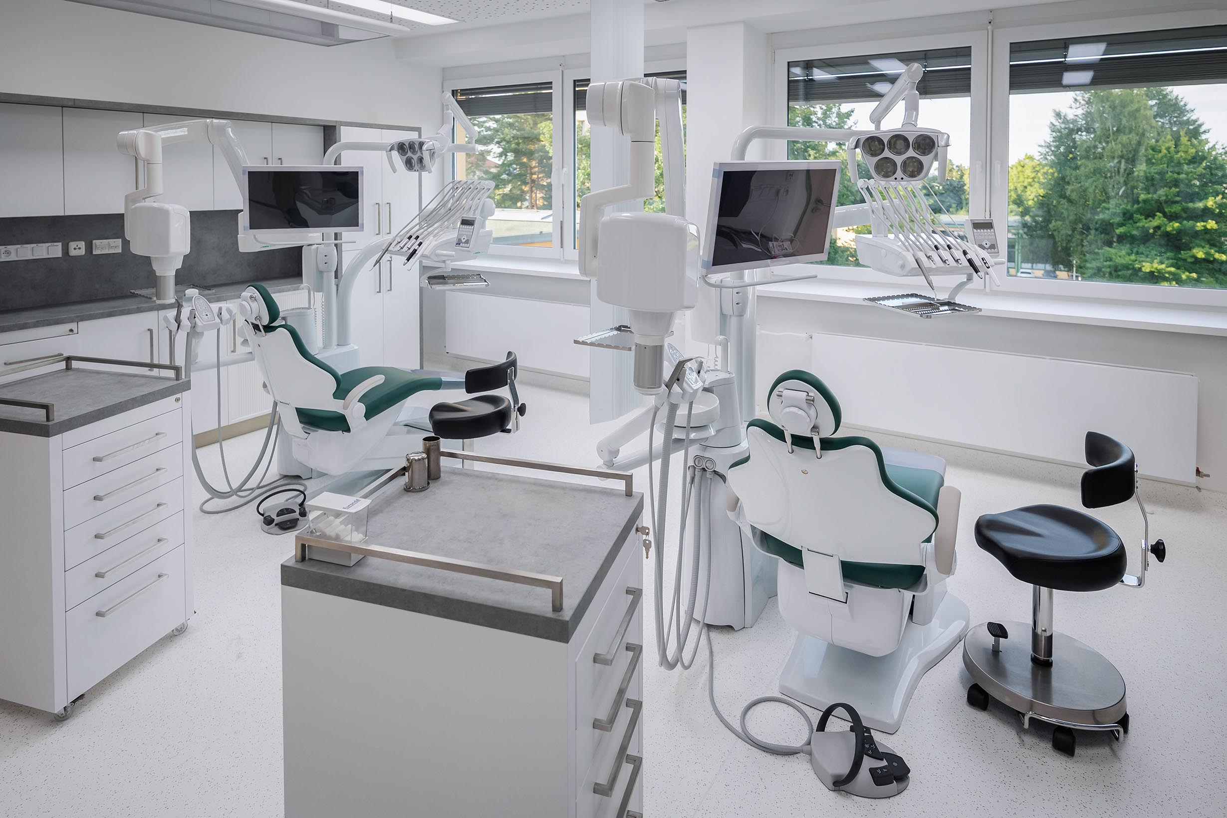 Nová moderně vybavená ordinace se dvěma křesly