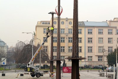 Montáž vánočních dekorací byla zahájena v pátek 27. listopadu. Snímek Petr Havránek
