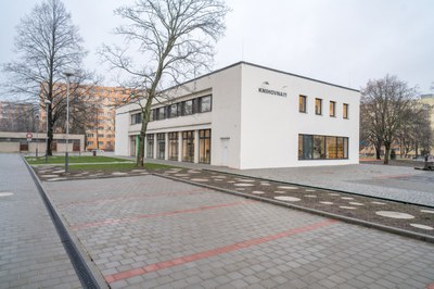 Bývalá mateřská škola je teď moderní knihovnou. Foto: MMO